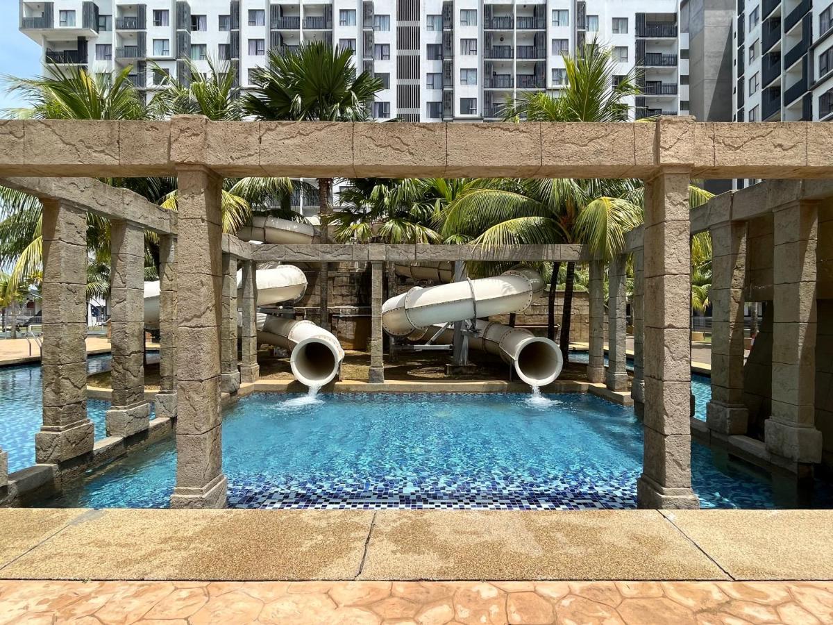 Sg Resort Residence - Beach & Waterpark Kuantan Exterior foto